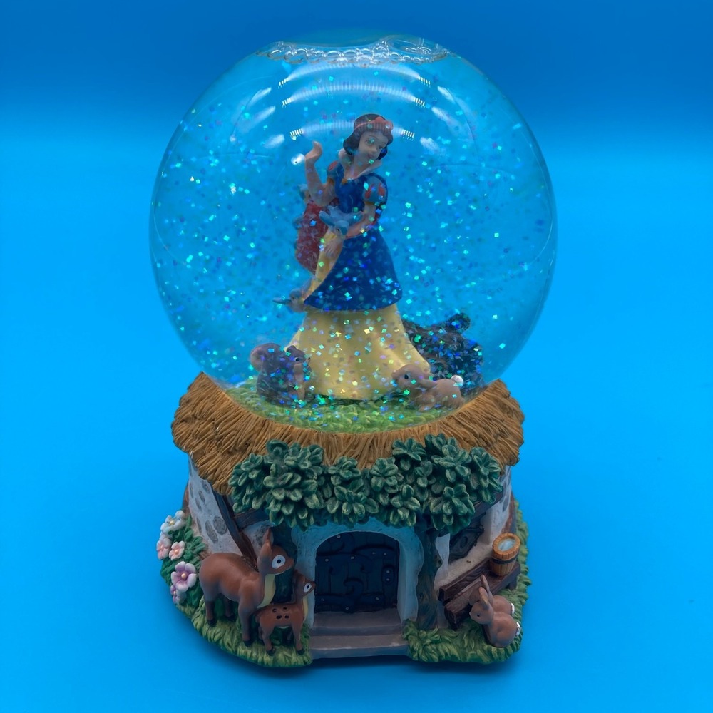 Vintage Disney Snow White Musical Snowglobe Enesco Whistle While You Work